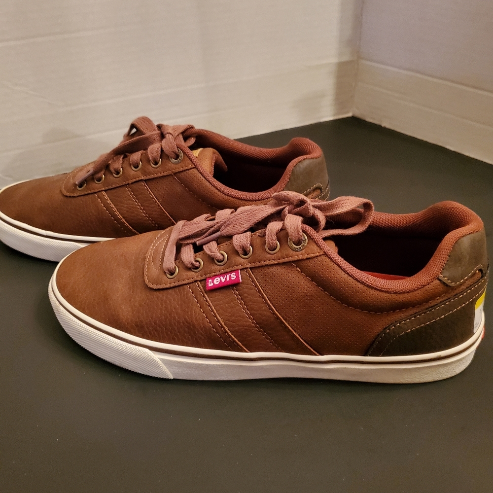 Men's Levi's Shoes size 8